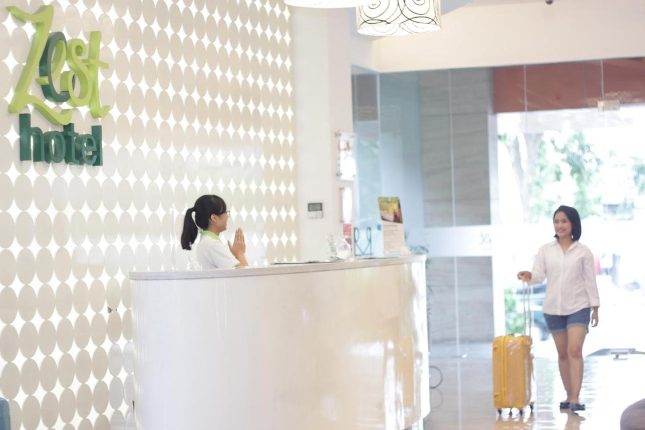Zest Jemursari By Swiss-Belhotel International Сурабая Екстериор снимка