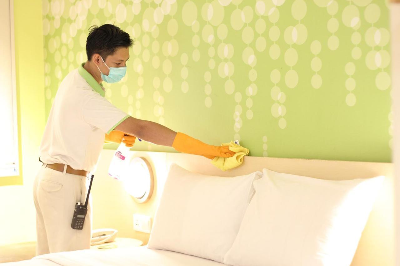 Zest Jemursari By Swiss-Belhotel International Сурабая Екстериор снимка