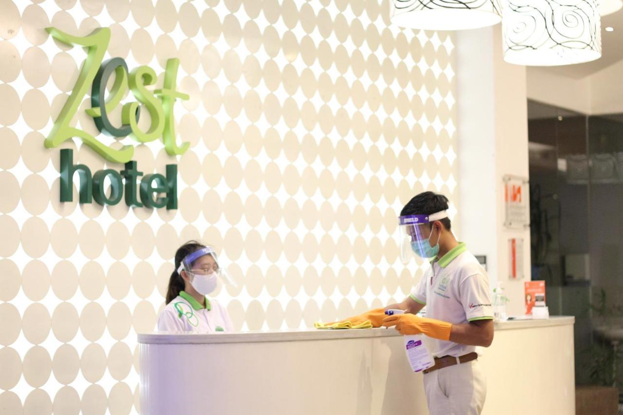 Zest Jemursari By Swiss-Belhotel International Сурабая Екстериор снимка