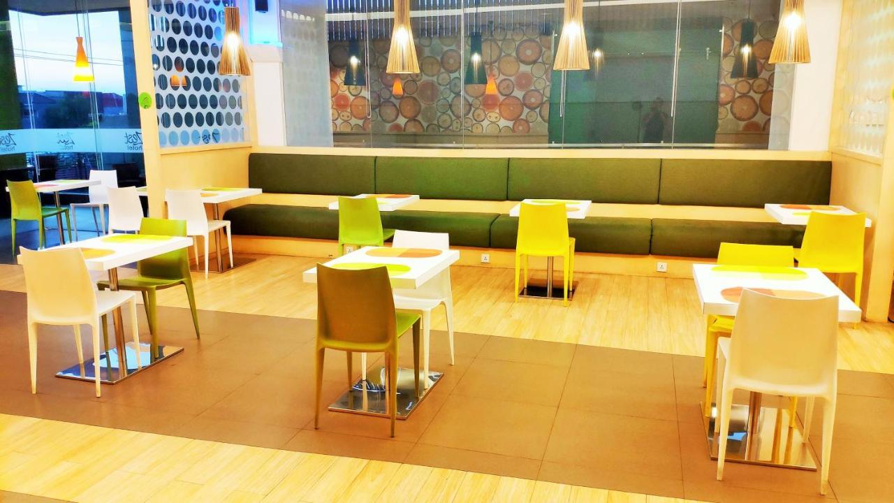 Zest Jemursari By Swiss-Belhotel International Сурабая Екстериор снимка