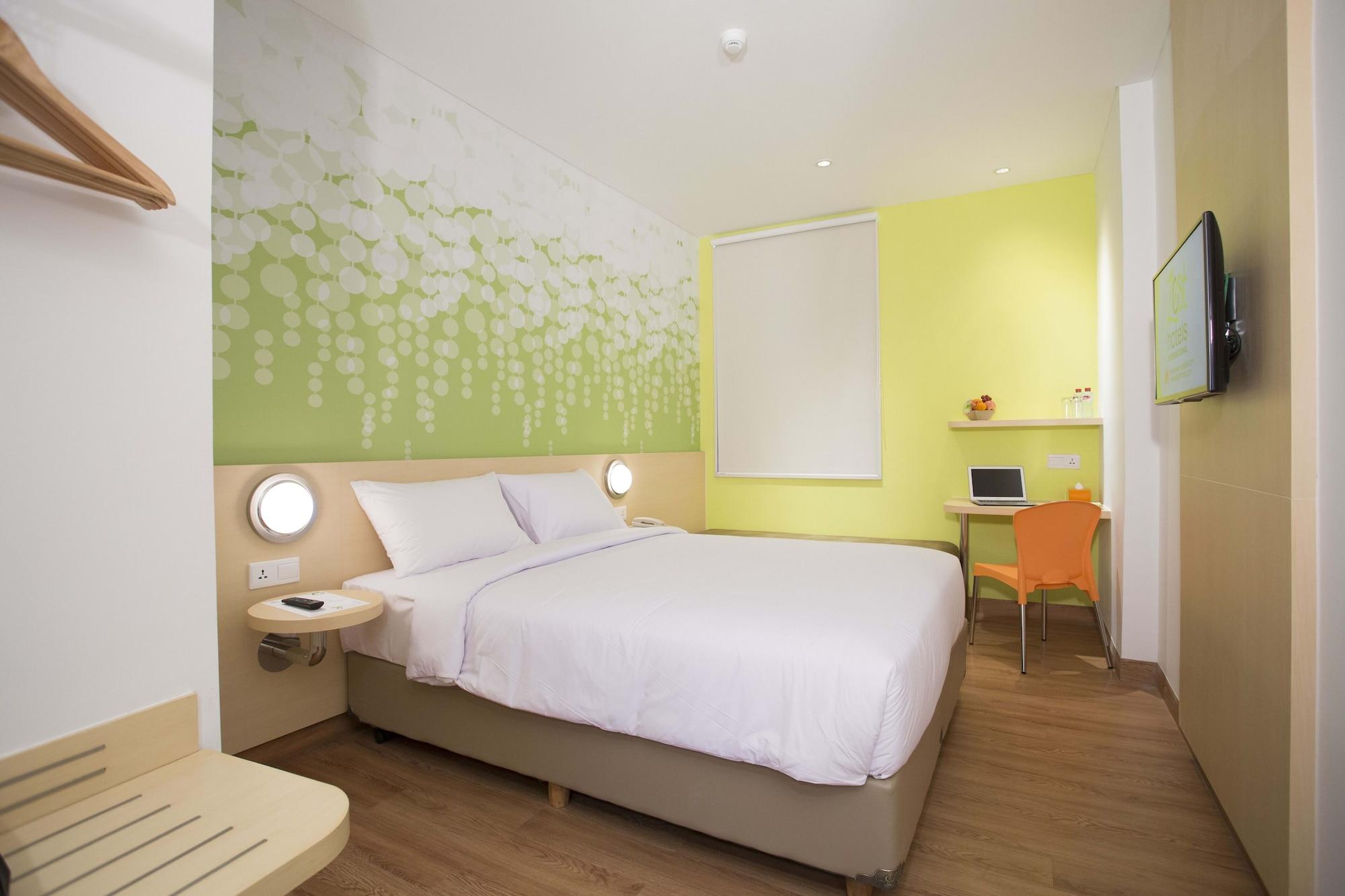 Zest Jemursari By Swiss-Belhotel International Сурабая Екстериор снимка