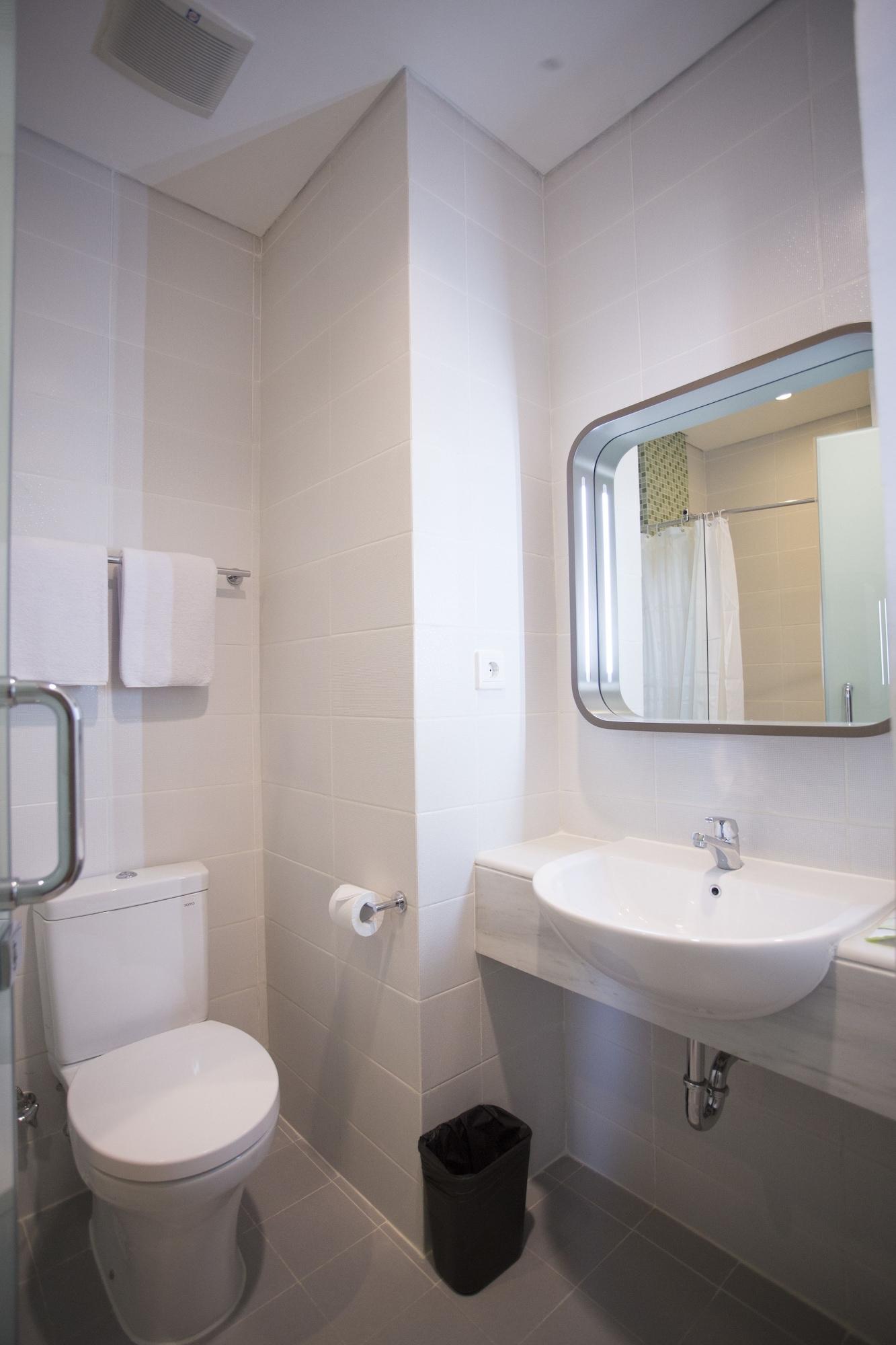 Zest Jemursari By Swiss-Belhotel International Сурабая Екстериор снимка