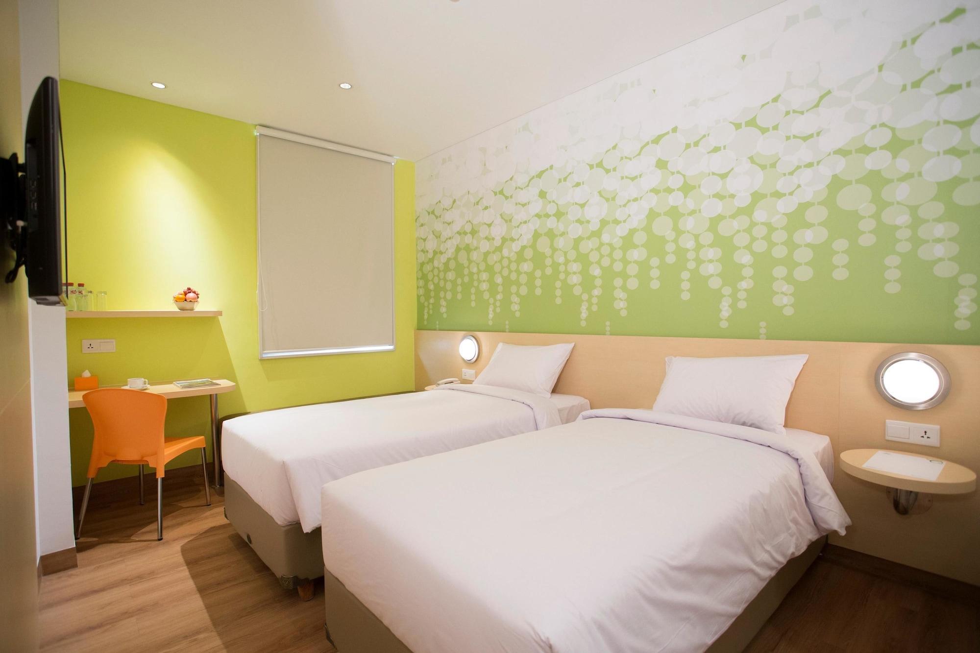 Zest Jemursari By Swiss-Belhotel International Сурабая Екстериор снимка