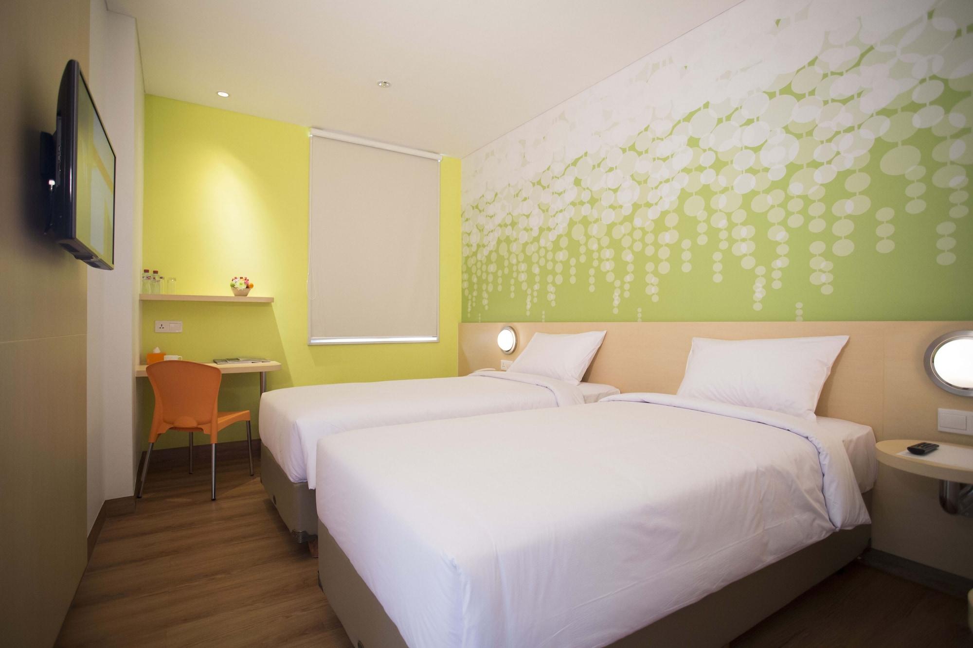 Zest Jemursari By Swiss-Belhotel International Сурабая Екстериор снимка