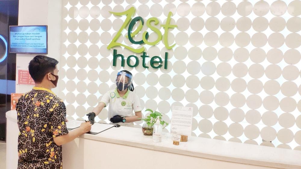 Zest Jemursari By Swiss-Belhotel International Сурабая Екстериор снимка