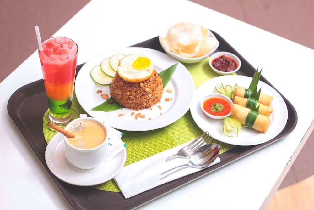 Zest Jemursari By Swiss-Belhotel International Сурабая Екстериор снимка