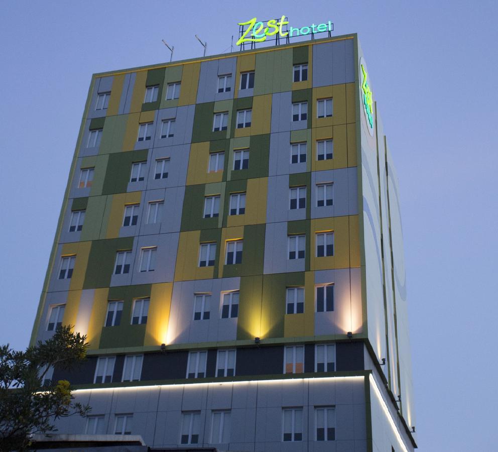 Zest Jemursari By Swiss-Belhotel International Сурабая Екстериор снимка