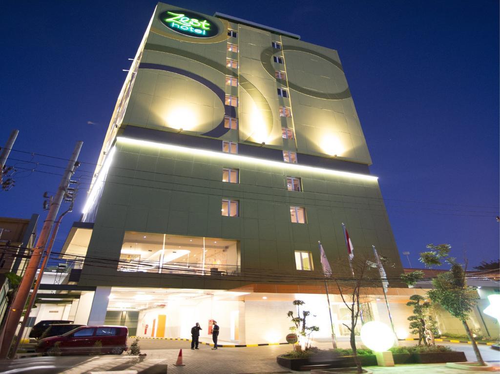 Zest Jemursari By Swiss-Belhotel International Сурабая Екстериор снимка