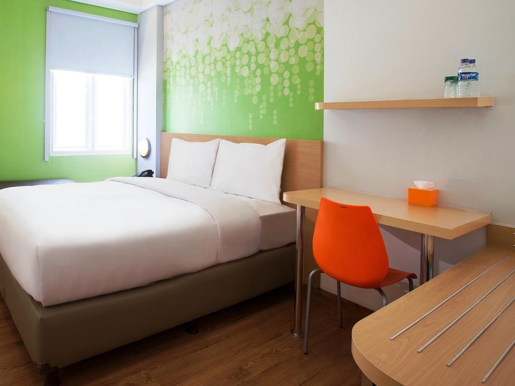 Zest Jemursari By Swiss-Belhotel International Сурабая Екстериор снимка