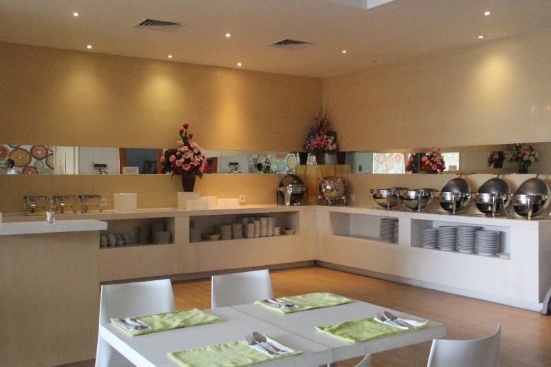 Zest Jemursari By Swiss-Belhotel International Сурабая Екстериор снимка