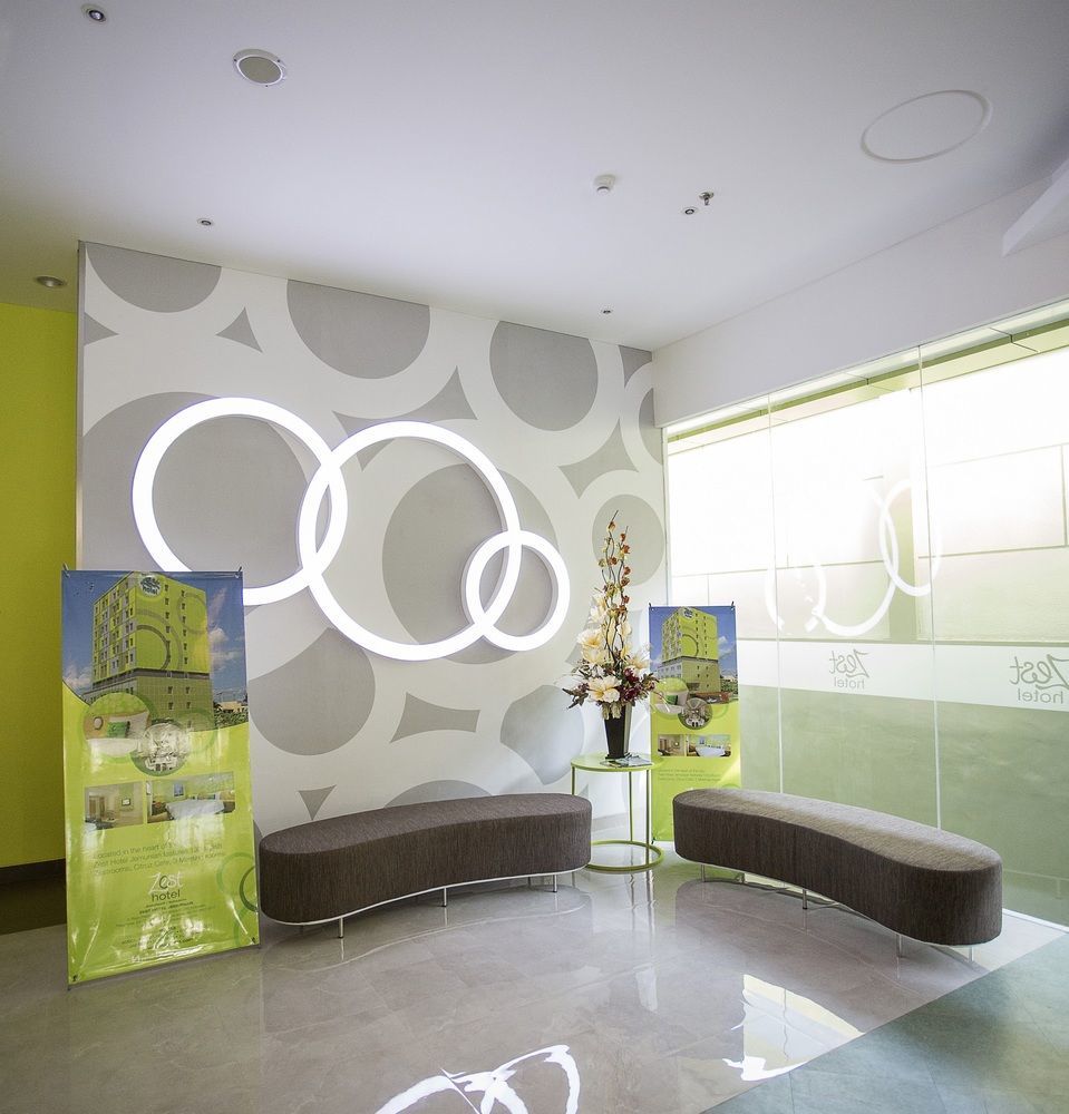 Zest Jemursari By Swiss-Belhotel International Сурабая Екстериор снимка