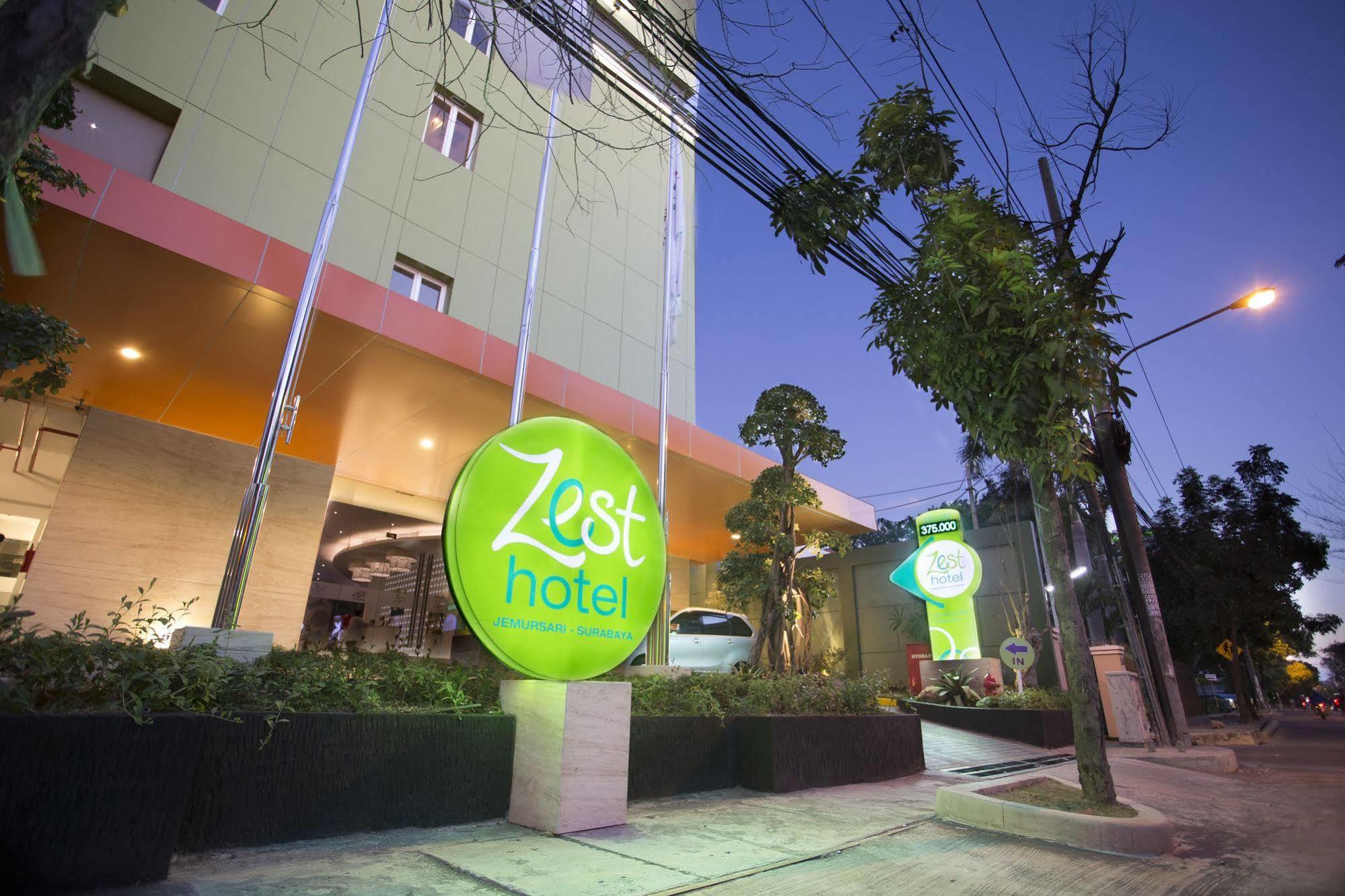 Zest Jemursari By Swiss-Belhotel International Сурабая Екстериор снимка